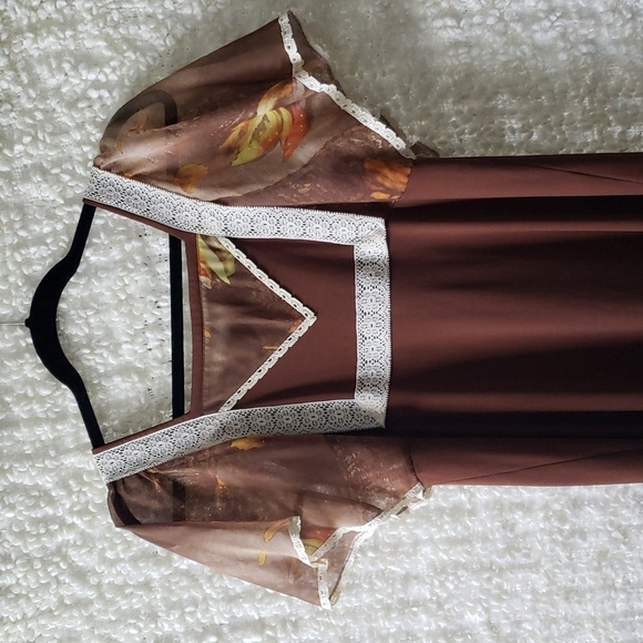 Vintage brown maxi dress with lace detailing and butterfly sleeves - Picture 4 of 10